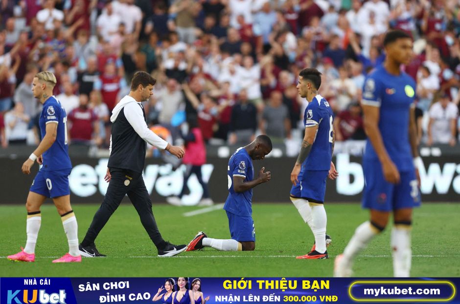 Kubet cập nhật hình ảnh HLV Pochettino ra động viên các cầu thủ Chelsea sau trận thua West Ham 1-3 