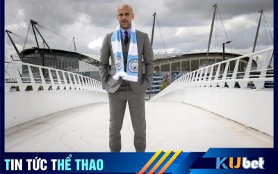 Pep Guardiola lịch lãm chụp ảnh trước sân vận động Etihad