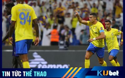 Ronaldo ăn mừng cùng đồng đội sau khi ghi bàn nâng tỷ số lên 2-1