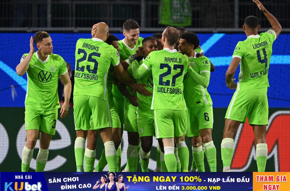 Kubet cập nhật hình ảnh các cầu thủ Wolfsburg đang chia sẻ niềm vui ghi bàn cùng nhau 