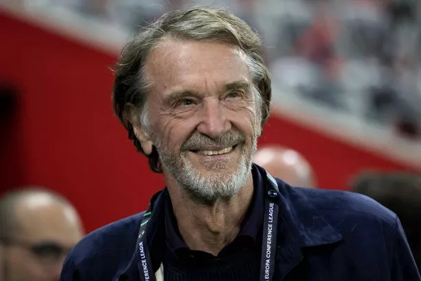Ngài Jim Ratcliffe sắp mua được 25% cổ phần của Man Utd (Ảnh: Kubet)
