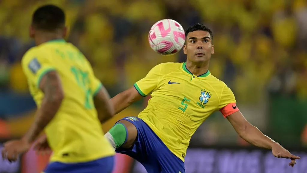 Casemiro dính chấn thương khi thi đấu cho Brazil (Ảnh: Kubet)
