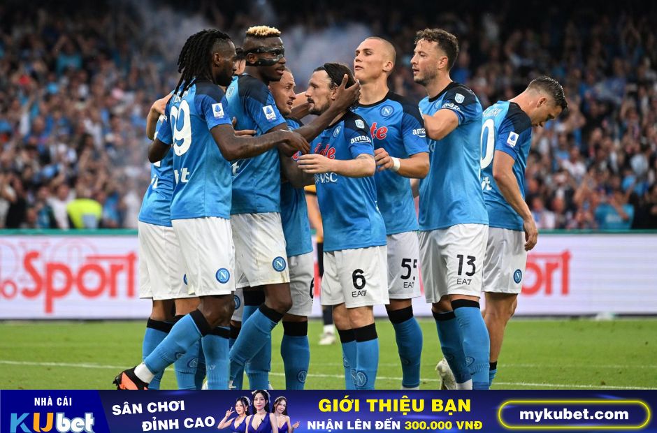 Kubet cập nhật hình ảnh các cầu thủ Napoli đang cùng nhau ăn mừng bàn thắng