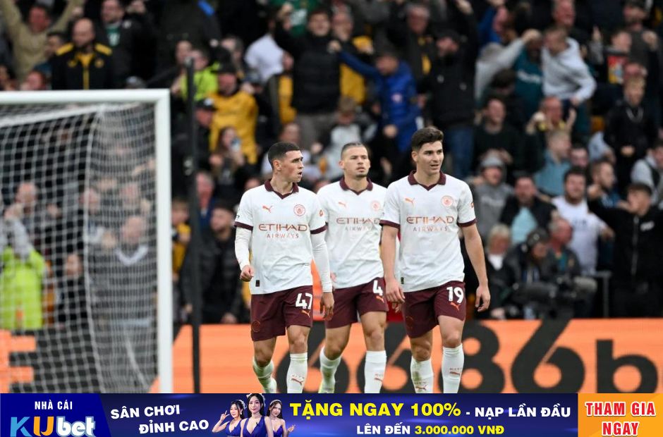 Kubet cập nhật hình ảnh các cầu thủ MAn City trong trang phục sân khách quần nâu và áo trắng 