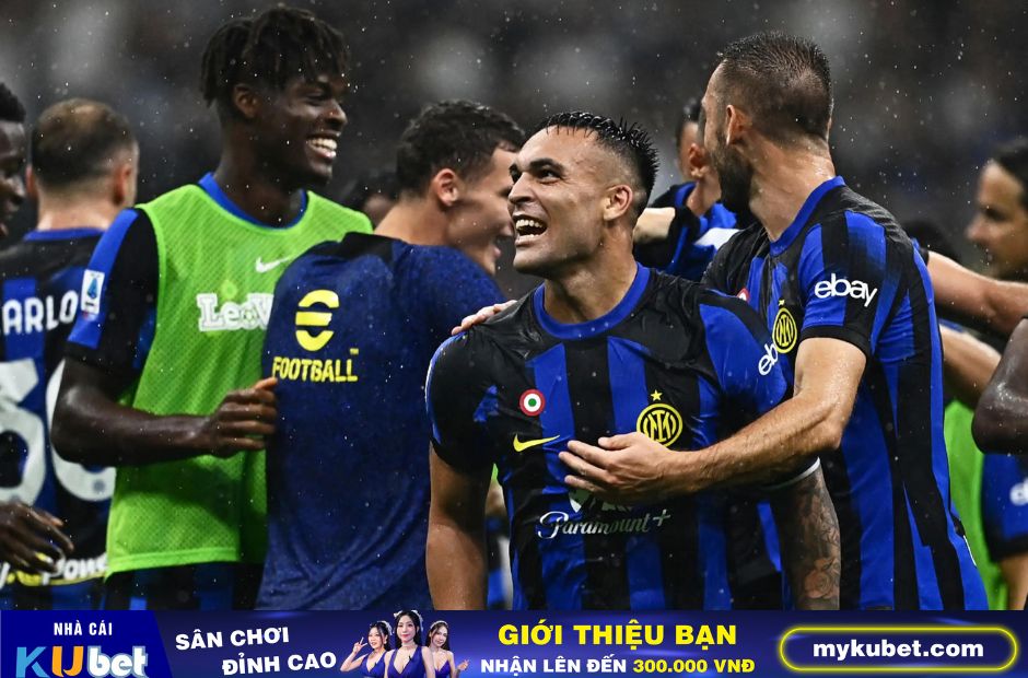 Kubet cập nhật hình ảnh các cầu thủ Inter ăn mừng chiến thắng 1-0 trước Benfica tại vòng bảng Champions League