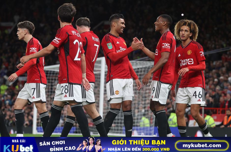 Kubet cập nhật hình ảnh các cầu thủ Man Utd trong trang phục được mệnh danh là “Nửa đỏ thành Manchester”