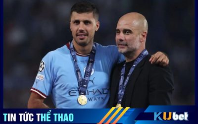 Kubet cập nhật hình ảnh HLV Pep (Áo đen) chụp ảnh cùng tiền vệ Rodri của CLB Man City