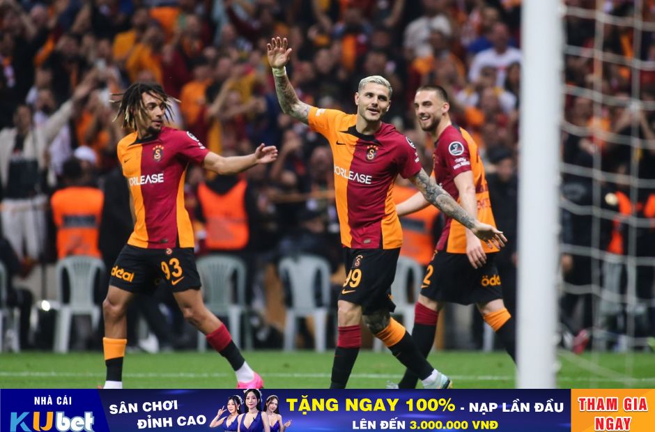 Kubet cập nhật hình ảnh các cầu thủ Galatasaray trong trang phục truyền thống áo màu Vàng-Nâu