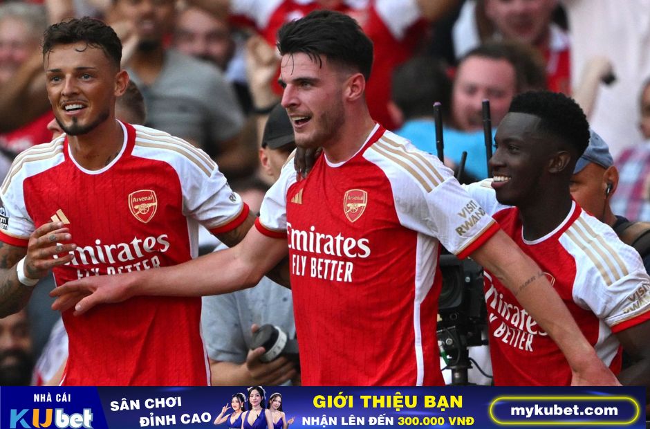 Kubet cập nhật hình ảnh tiền vệ Declan Rice (đứng giữa) đang có phong độ rất cao tại Arsenal 