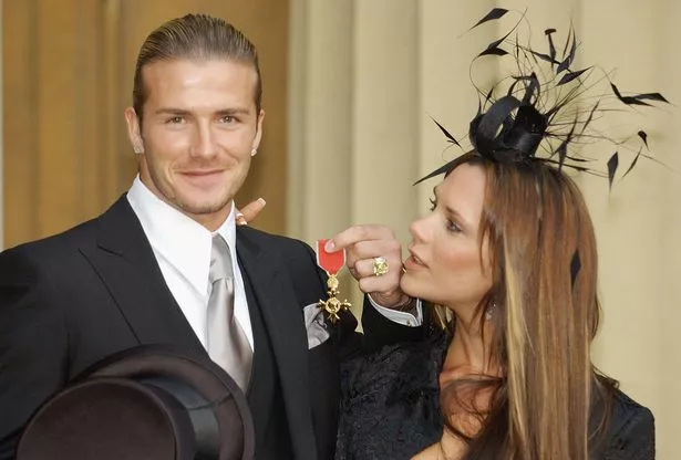 Cựu đội trưởng đội tuyển Anh David Beckham đã nhận được OBE từ Nữ hoàng Elizabeth II vào năm 2003 (ảnh Kubet)