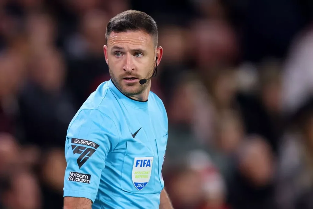 Dan Cook sẽ là một trong những trợ lý trọng tài khi Liverpool tiếp đón Manchester United vào Chủ nhật (Ảnh: Kubet)