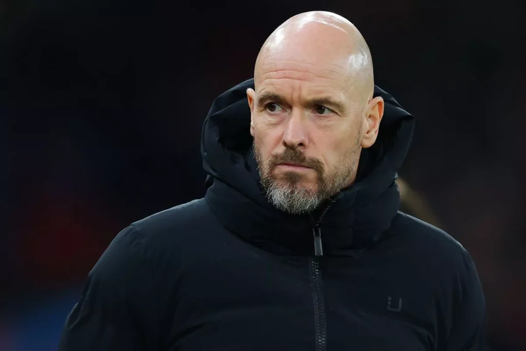 Erik ten Hag đang chịu áp lực rất lớn ở Manchester United (Ảnh: Kubet)