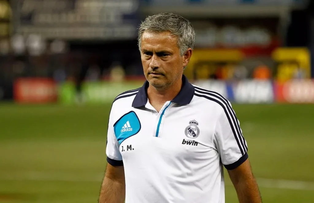 Mourinho bị Real Madrid loại bỏ để nhường chỗ cho Carlo Ancelotti ( Hình ảnh: Kubet)