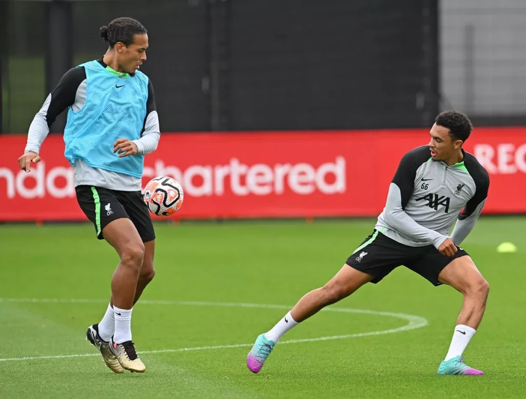 Virgil van Dijk và Trent Alexander-Arnold đều có tên trong đội hình tiêu biểu mùa giải của Alan Shearer ( Hình ảnh: Kubet)