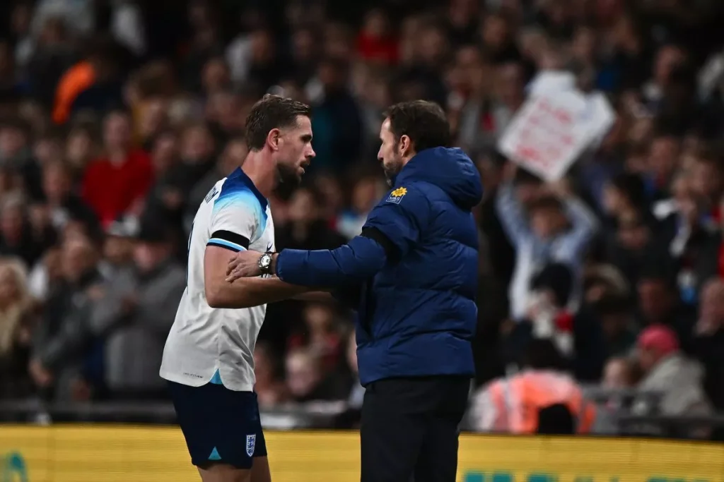 Henderson đã bị người hâm mộ Anh la ó khi làm đội trưởng trong trận gặp Australia ( Hình ảnh: Kubet)