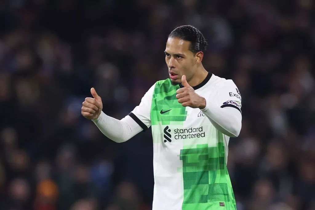 Virgil van Dijk đã sung sức và sẵn sàng đối đầu Fulham ( Hình ảnh: Kubet)