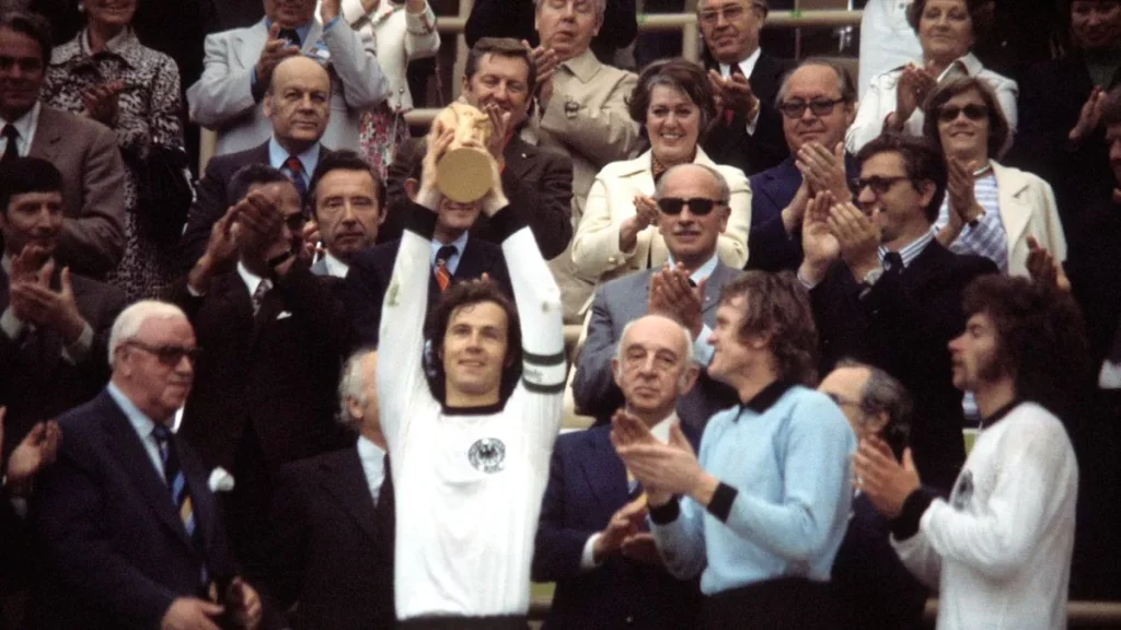 Franz Beckenbauer đã vô địch World Cup (Hình ảnh: Kubet)
