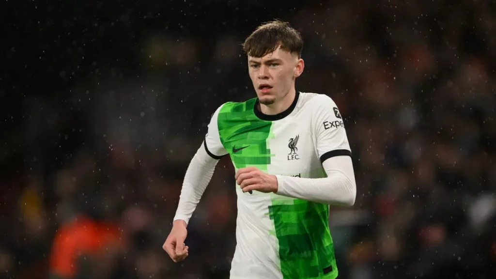 Conor Bradley sẽ bỏ lỡ trận đấu giữa Liverpool với Arsenal sau cái chết của cha anh (Hình ảnh: Kubet)