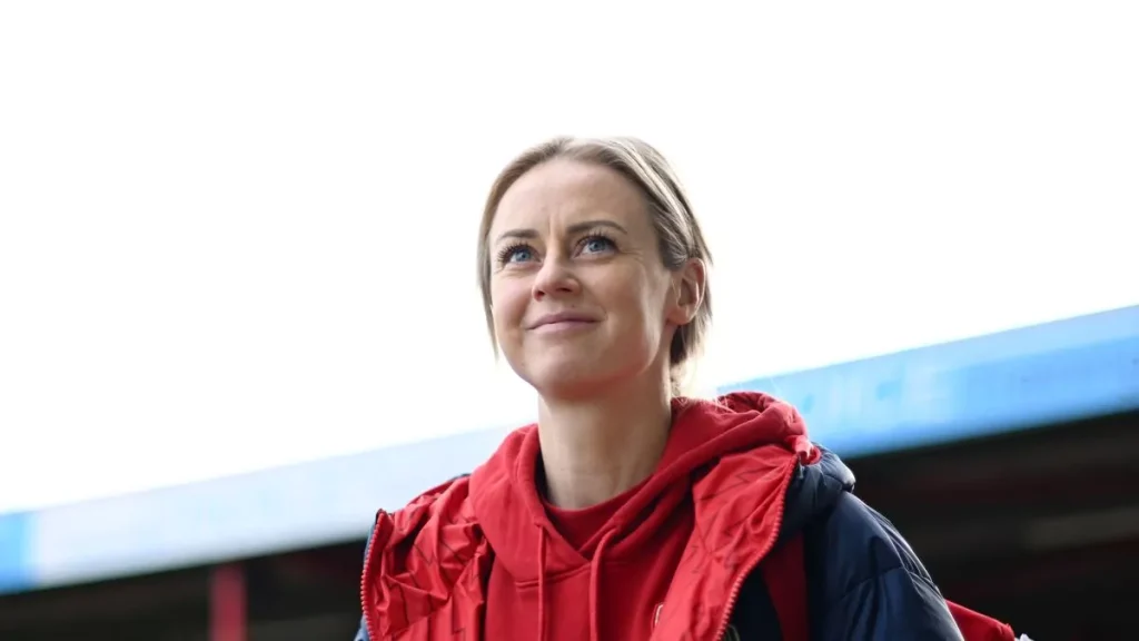 DAGENHAM, ANH - NGÀY 04 THÁNG 2: Amanda Ilestedt của Arsenal đến sân vận động trước trận đấu Barclays Women's Super League giữa West Ham United và Arsenal FC tại Sân vận động Chigwell Construction vào ngày 04 tháng 2 năm 2024 ở Dagenham, Anh. (Ảnh Kubet)