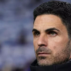 Barcelona đưa ra quyết định cuối cùng trong việc theo đuổi Mikel Arteta trong bối cảnh lo ngại về hợp đồng với Arsenal-Kubet