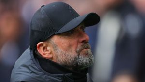 Huấn luyện viên Liverpool, Jurgen Klopp chọn phe của mình khi bước vào cuộc tranh luận về "công việc chai lọ" của Chelsea-Kubet