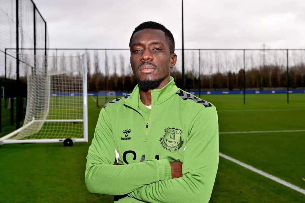 Idrissa Gueye đã mang theo lòng trung thành của Everton đến Paris và hiện trở lại Goodison Park ( Hình ảnh: Kubet)