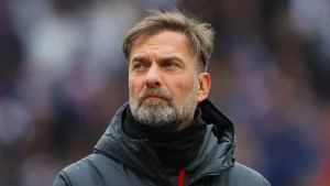 Jurgen Klopp rời phòng thay đồ Liverpool 'rung chuyển hàng giờ' nhưng nói với toàn đội: 'Đừng để điều đó ảnh hưởng đến bạn'-Kubet