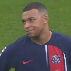 Kylian Mbappé không nói nên lời sau lời chỉ trích công khai mới nhất của ông chủ PSG, Luis Enrique-Kubet