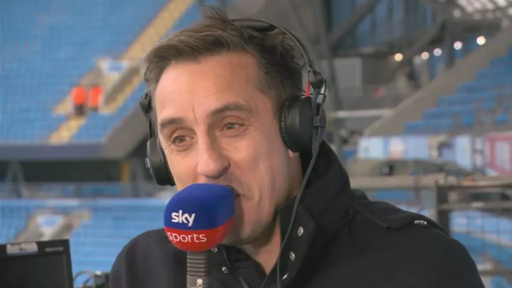 Gary Neville chế giễu Manchester United vì màn trình diễn tồi tệ của họ trước Brentford (Ảnh: Kubet)