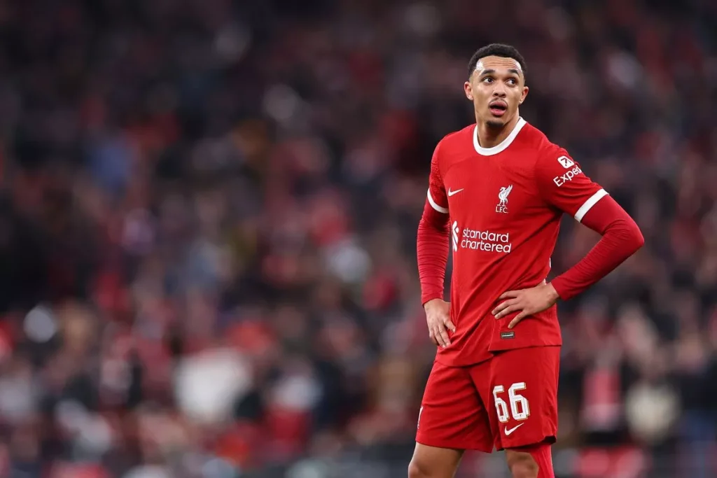 Trent Alexander-Arnold choáng váng trước thông báo của Jurgen Klopp ( Hình ảnh: Kubet)