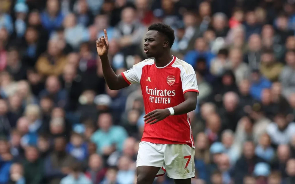 Bukayo Saka có trận đấu trầm lặng cho Arsenal trước khi bị thay ra ( Hình ảnh: Kubet)