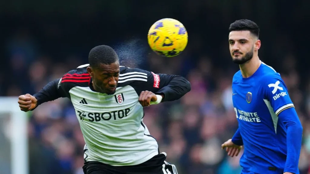 Hậu vệ Tosin Adarabioyo của Fulham đang được Tottenham và West Ham theo đuổi (Hình ảnh: Kubet)