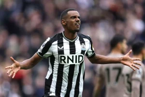 Newcastle vạch trần một cách tàn nhẫn Tottenham mỏng manh trong một vụ sụp đổ khác của St James' Park-Kubet