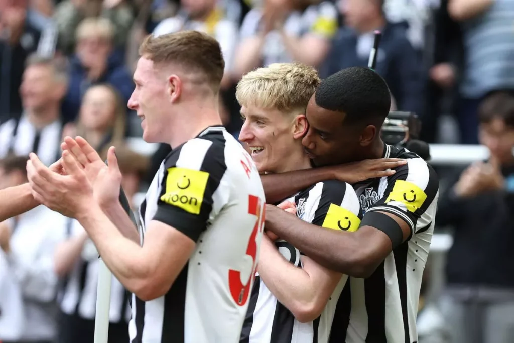 Newcastle tiến lên vị trí thứ sáu với chiến thắng đậm trước Spurs kém may mắn (ảnh Kubet)